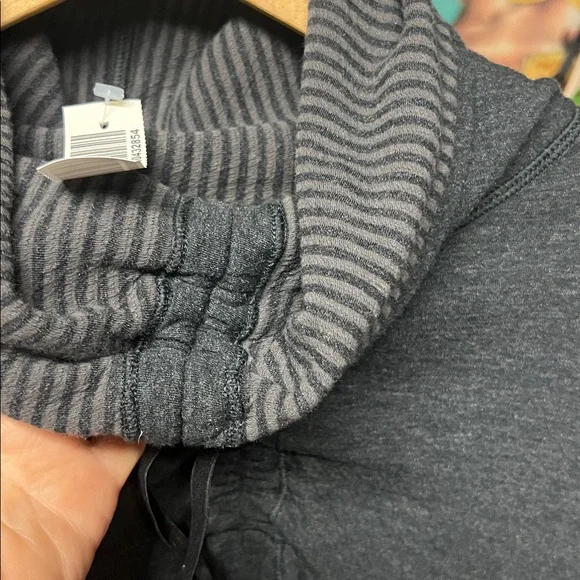 Lululemon sweatshirt - Picture 2 of 7